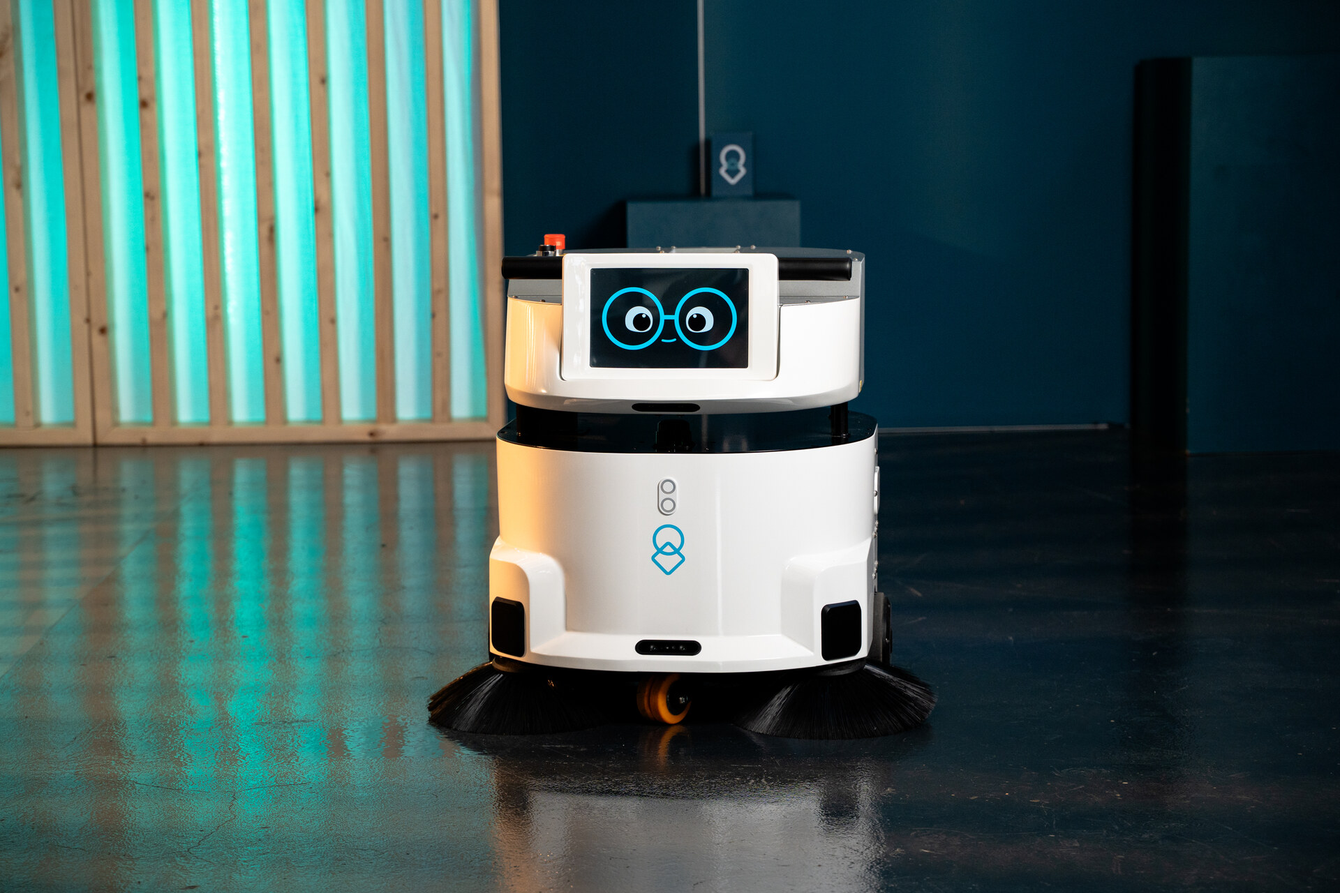 Autonomous robot in operational facility